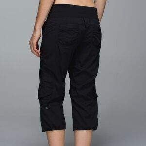 Lululemon Capri Yoga Camp Crop Pants with Cargo Zipper Pockets 19" Studio Pants